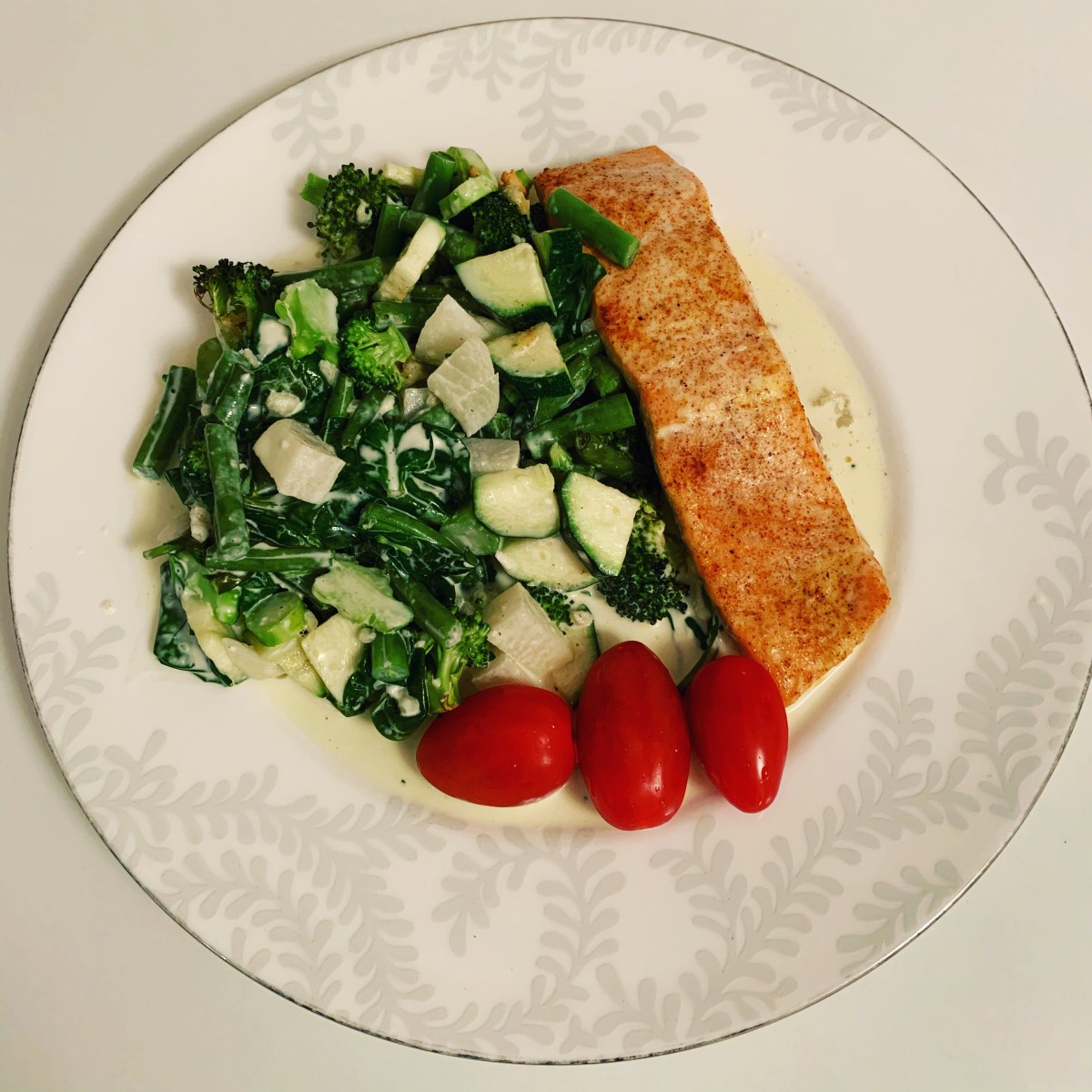 Oven baked creamy salmon and&nbsp;vegetables